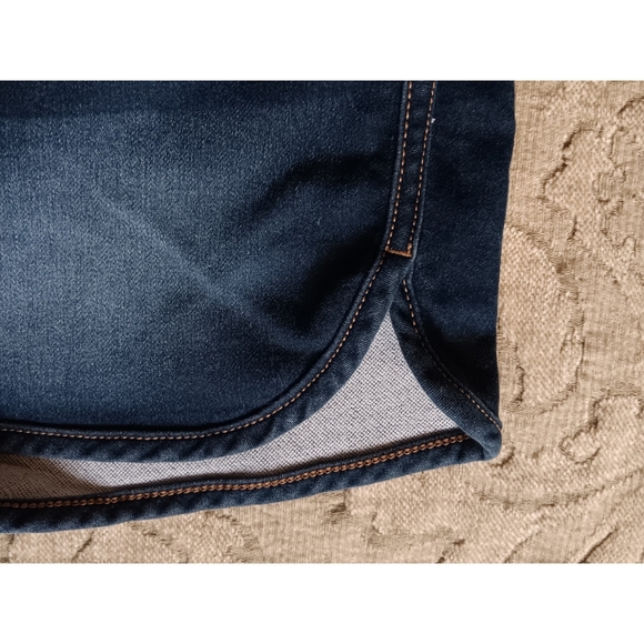 No Boundaries Mid-Rise Shorts - Picture 3 of 5